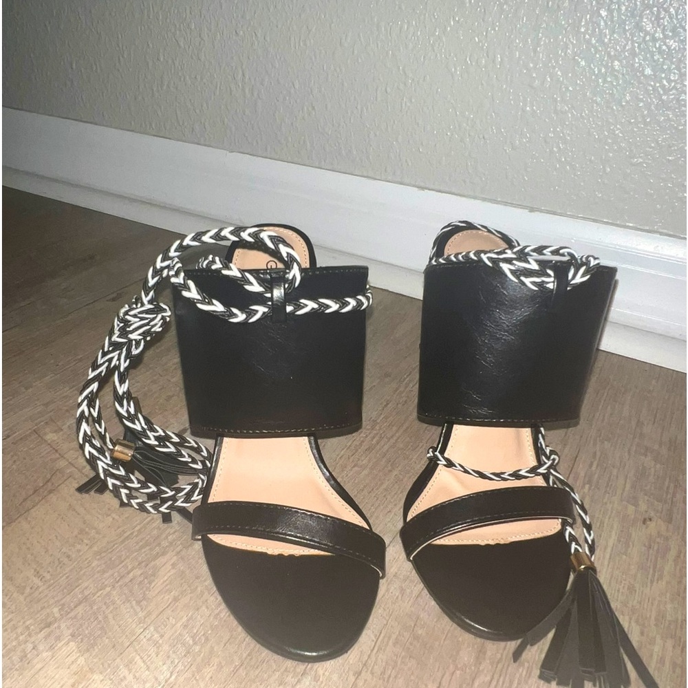 Black heels - tie around ankle